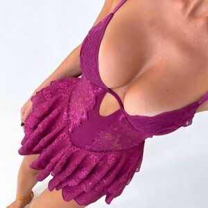 Outcast-GRAZIE MINI DRESS PLUM XXS
New w/ out tags, never worn